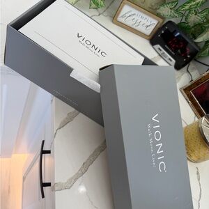 Vionic Gray Shoe Box with Gold Cork Label